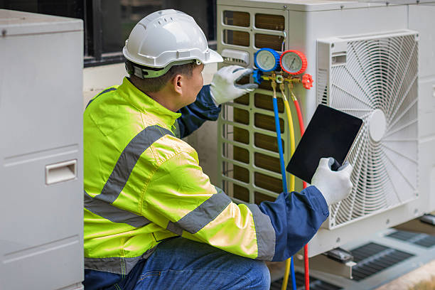 Professional Hvac Maintenance technician working in Bacliff, TX